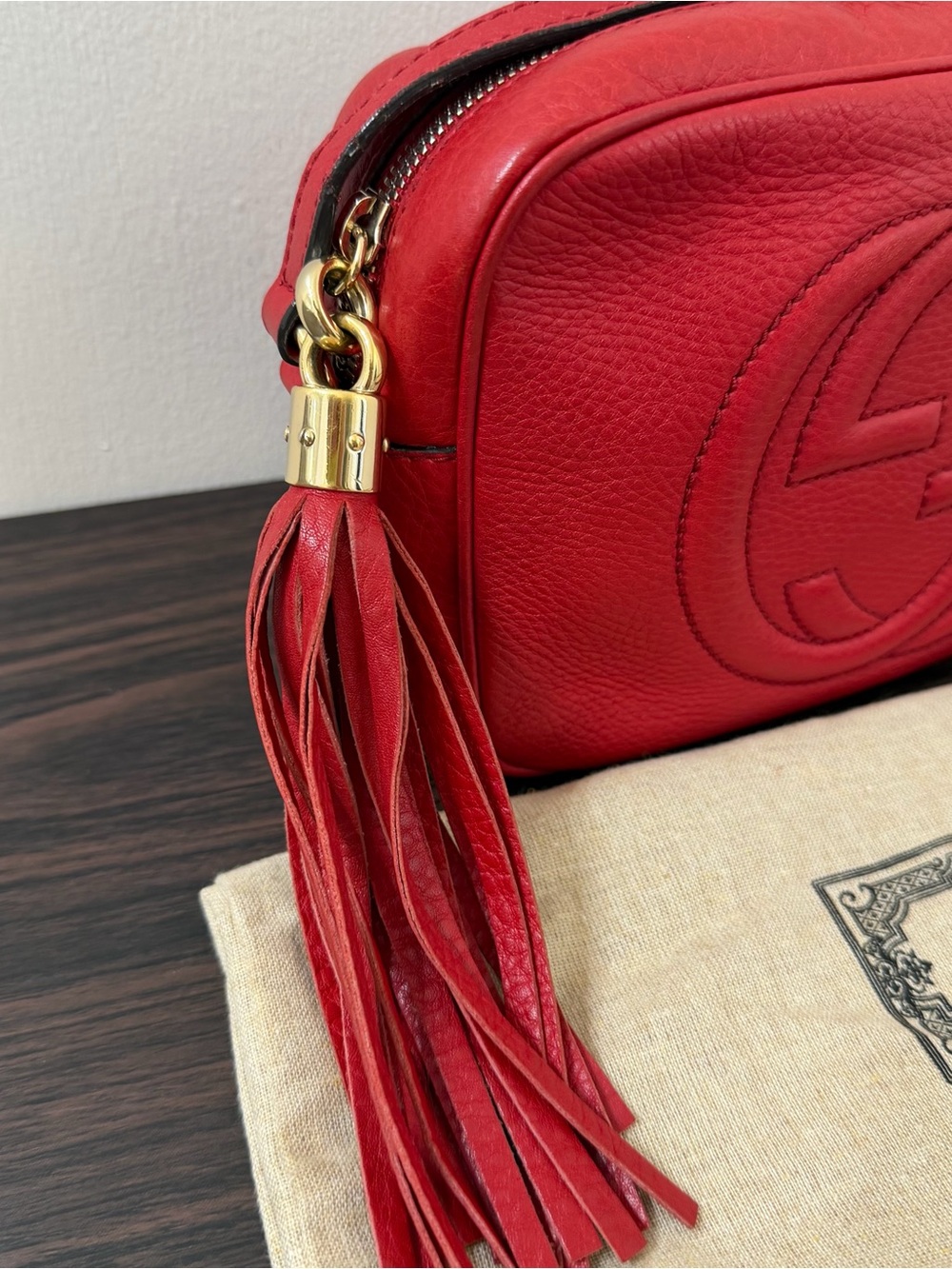 Gucci Soho Disco Red Leather Crossbody Bag GG Logo Tassel Camera Bag Authentic - Picture 3 of 13